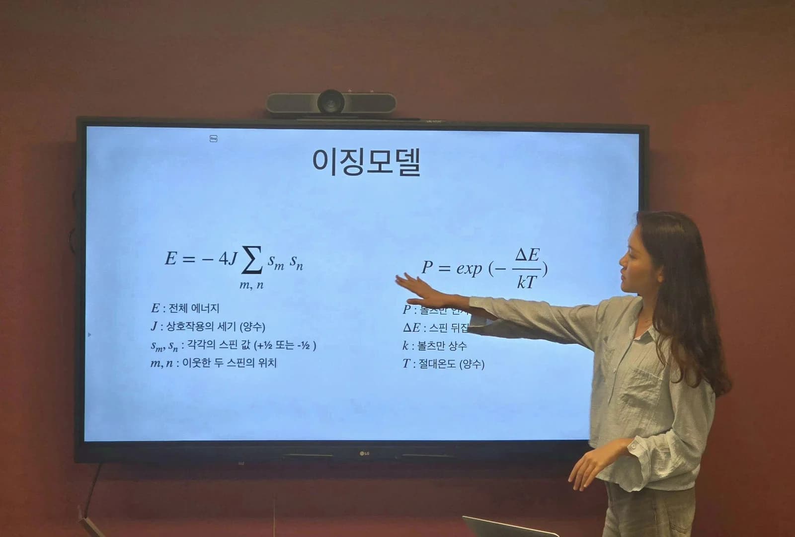 A GLEAP member presenting the Ising model at an academic seminar