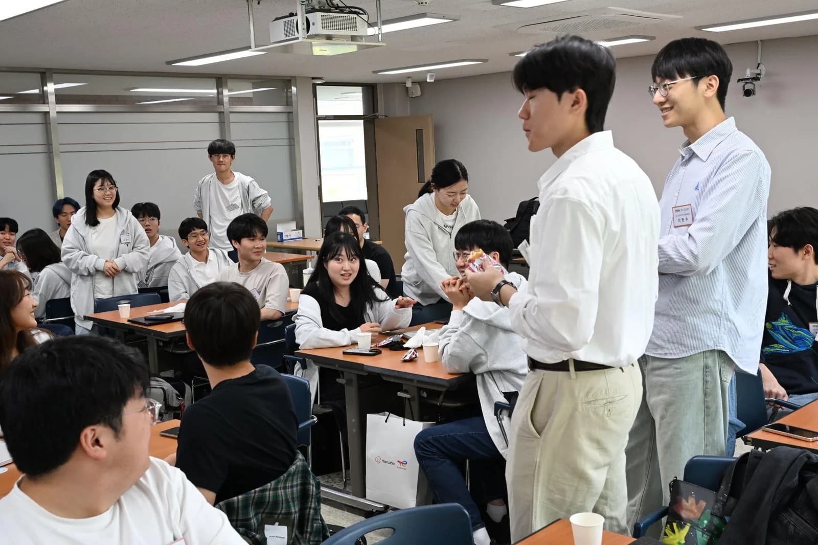 Students participating in a domestic student organization exchange